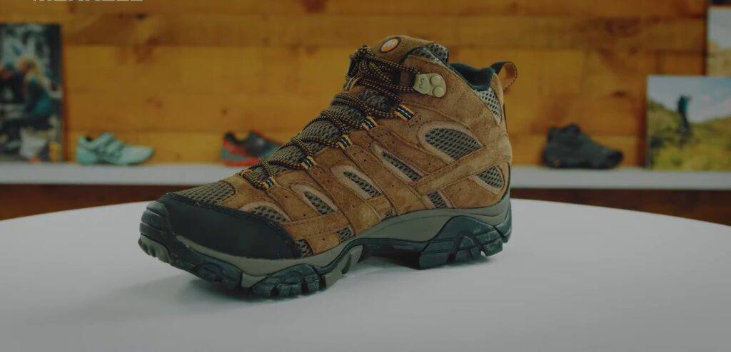 Hiking Boots Buying Guides How to Choose The Hiking Boots for Tough Conditions